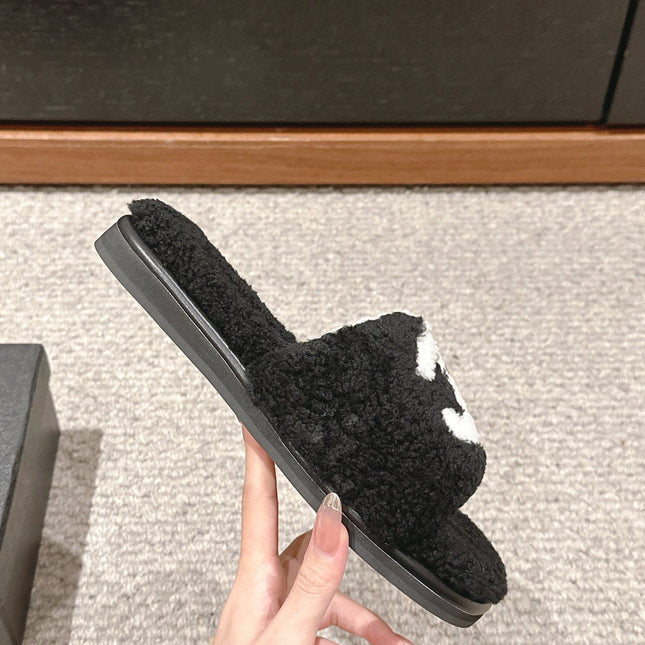 CC SLIPPERS IN BLACK MIX WHITE FLEECE