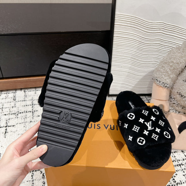 SLIPPER IN BLACK WOOL WITH WHITE LOGO