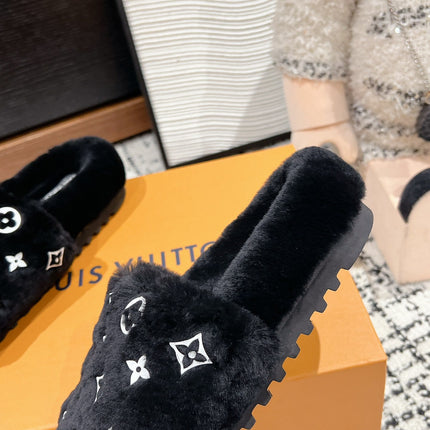 SLIPPER IN BLACK WOOL WITH WHITE LOGO