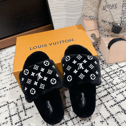 SLIPPER IN BLACK WOOL WITH WHITE LOGO