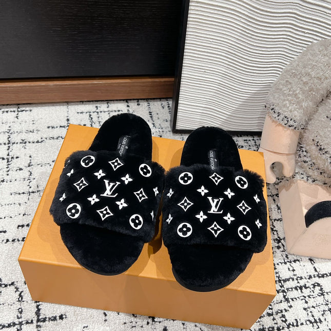 SLIPPER IN BLACK WOOL WITH WHITE LOGO