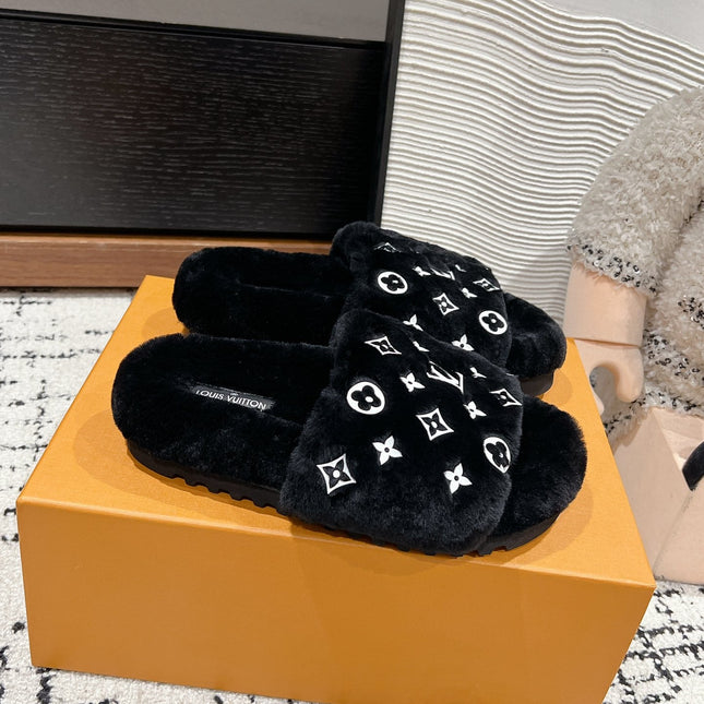 SLIPPER IN BLACK WOOL WITH WHITE LOGO