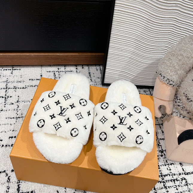 SLIPPER IN WHITE WOOL WITH BLACK LOGO