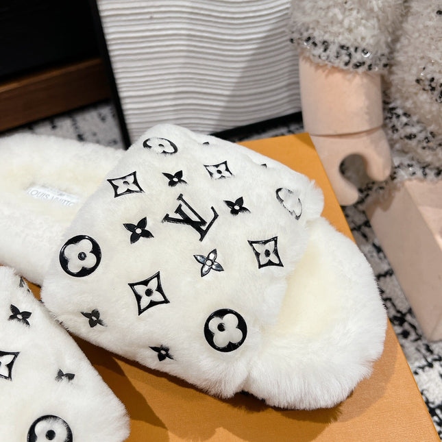 SLIPPER IN WHITE WOOL WITH BLACK LOGO