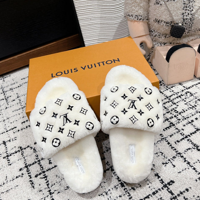 SLIPPER IN WHITE WOOL WITH BLACK LOGO
