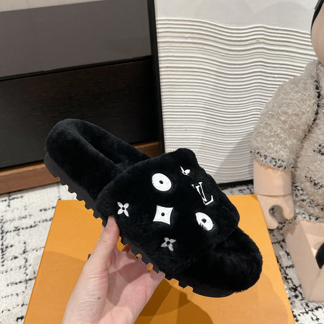 SLIPPER IN BLACK WOOL
