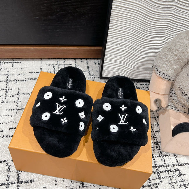 SLIPPER IN BLACK WOOL