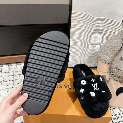 SLIPPER IN BLACK WOOL