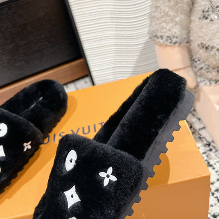 SLIPPER IN BLACK WOOL