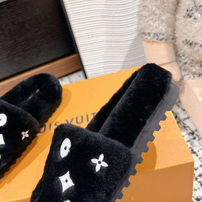 SLIPPER IN BLACK WOOL