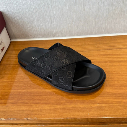 GG SLIDES X-STRAP IN BLACK SUEDE WITH EMBOSSED LOGO