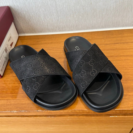 GG SLIDES X-STRAP IN BLACK SUEDE WITH EMBOSSED LOGO
