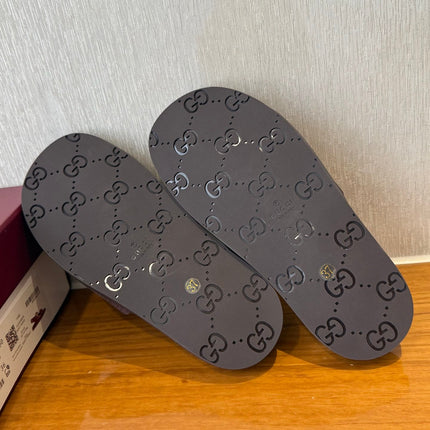 GG SLIDES IN DARK BROWN SUEDE WITH EMBOSSED LOGO