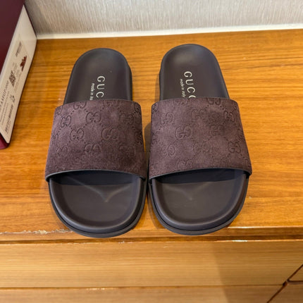 GG SLIDES IN DARK BROWN SUEDE WITH EMBOSSED LOGO