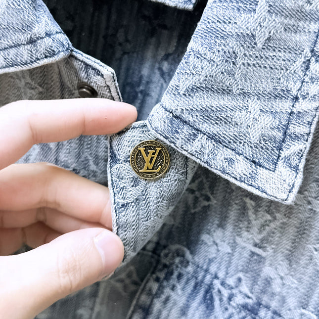 LV SHIRT JACKET IN WHITE BLUE MONOGRAM DENIM 239126
