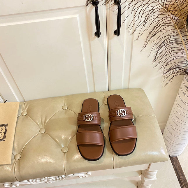 GG SANDAL WITH ROUND INTERLOCKING G IN CARAMEL BROWN CALFSKIN