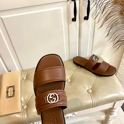 GG SANDAL WITH ROUND INTERLOCKING G IN CARAMEL BROWN CALFSKIN