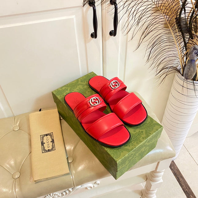 GG SANDAL WITH ROUND INTERLOCKING G IN SCARLET RED CALFSKIN