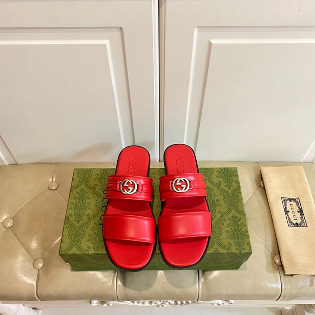 GG SANDAL WITH ROUND INTERLOCKING G IN SCARLET RED CALFSKIN