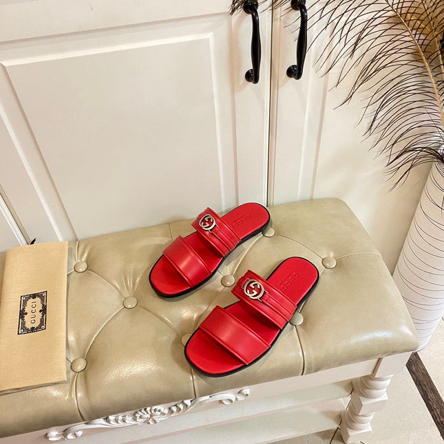 GG SANDAL WITH ROUND INTERLOCKING G IN SCARLET RED CALFSKIN