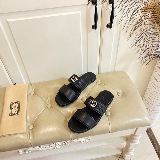 GG SANDAL WITH ROUND INTERLOCKING G IN BLACK CALFSKIN