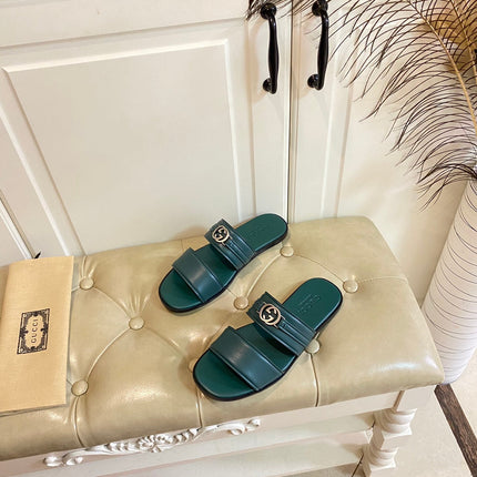 GG SANDAL WITH ROUND INTERLOCKING G IN DARK GREEN CALFSKIN