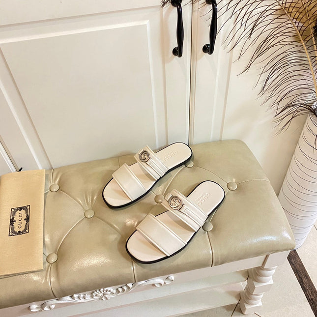 GG SANDAL WITH ROUND INTERLOCKING G IN WHITE CALFSKIN