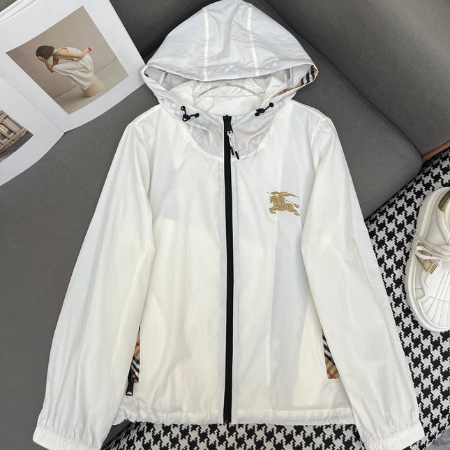HOODED WINDBREAKER IN WHITE