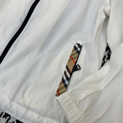 HOODED WINDBREAKER IN WHITE