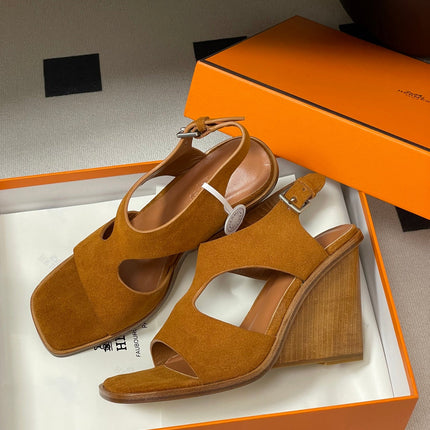 HM 25S KALYA WEDGE SANDAL 100 MM IN BROWN SUEDE