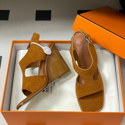 HM 25S KALYA WEDGE SANDAL 100 MM IN BROWN SUEDE