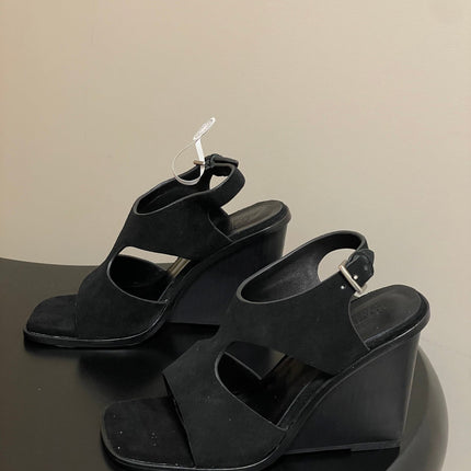 HM 25S KALYA WEDGE SANDAL 100 MM IN BLACK SUEDE