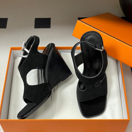 HM 25S KALYA WEDGE SANDAL 100 MM IN BLACK SUEDE