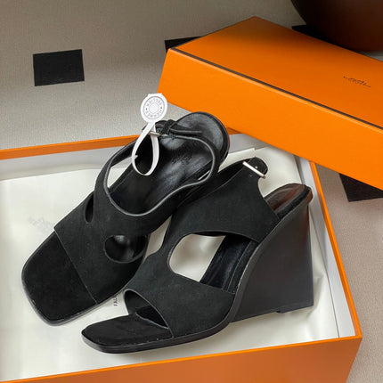 HM 25S KALYA WEDGE SANDAL 100 MM IN BLACK SUEDE