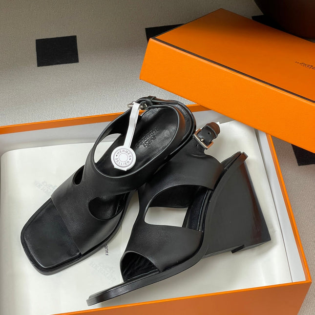 HM 25S KALYA WEDGE SANDAL 100 MM IN BLACK LAMBSKIN