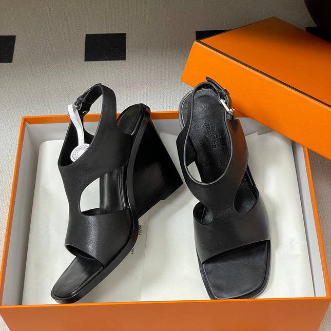 HM 25S KALYA WEDGE SANDAL 100 MM IN BLACK LAMBSKIN