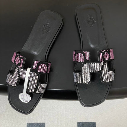 HM 25S ORAN SANDAL IN BLACK LAMBSKIN WITH WHITE MIX PINK STONE DETAILS