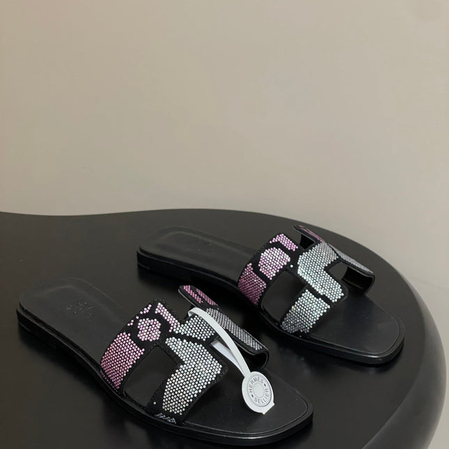 HM 25S ORAN SANDAL IN BLACK LAMBSKIN WITH WHITE MIX PINK STONE DETAILS