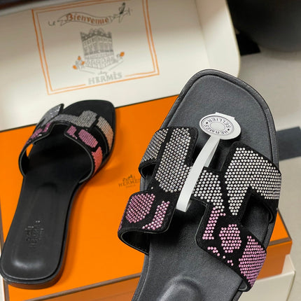 HM 25S ORAN SANDAL IN BLACK LAMBSKIN WITH WHITE MIX PINK STONE DETAILS
