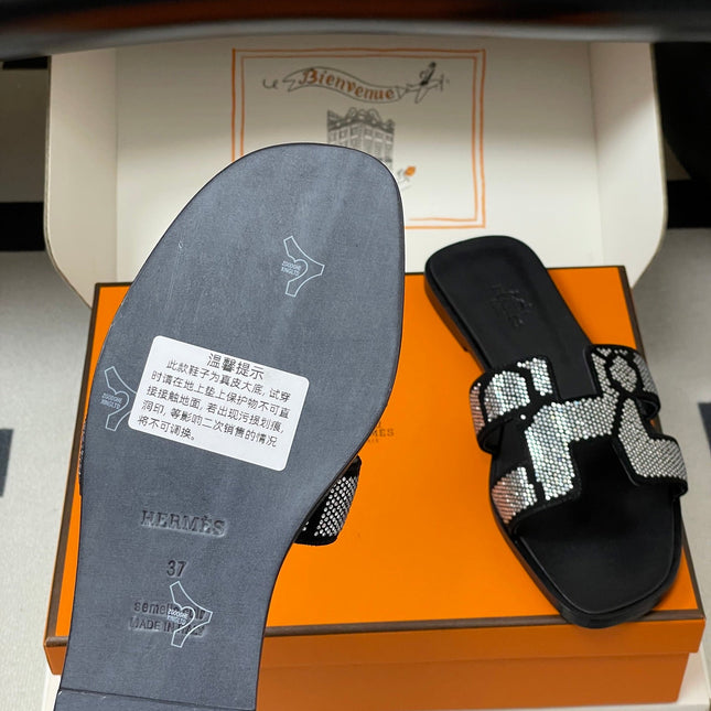 HM 25S ORAN SANDAL IN BLACK LAMBSKIN WITH WHITE STONE DETAILS