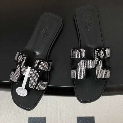 HM 25S ORAN SANDAL IN BLACK LAMBSKIN WITH WHITE STONE DETAILS