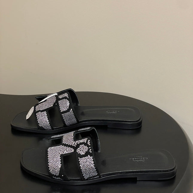 HM 25S ORAN SANDAL IN BLACK LAMBSKIN WITH WHITE STONE DETAILS