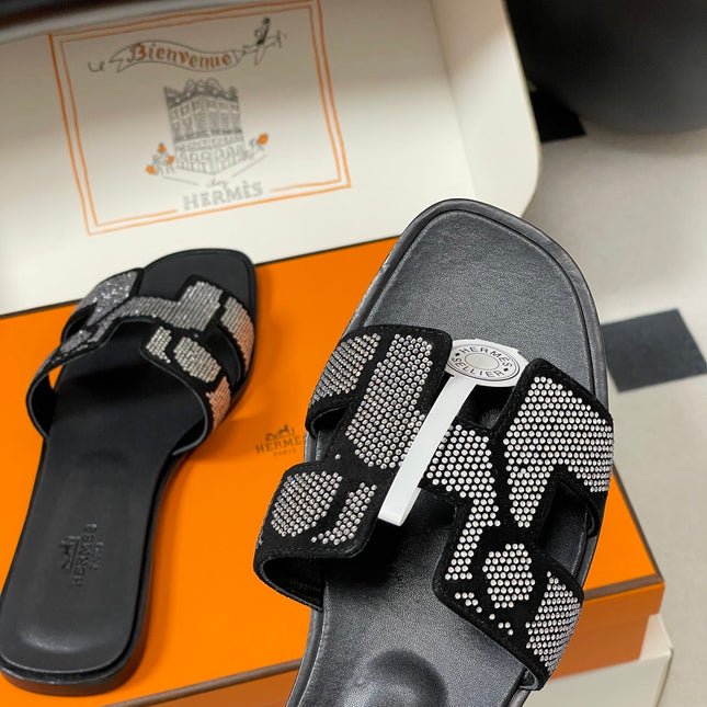 HM 25S ORAN SANDAL IN BLACK LAMBSKIN WITH WHITE STONE DETAILS