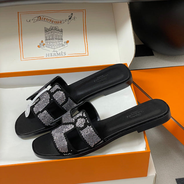 HM 25S ORAN SANDAL IN BLACK LAMBSKIN WITH WHITE STONE DETAILS