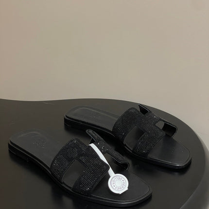 HM 25S ORAN SANDAL IN BLACK LAMBSKIN WITH STONE DETAILS