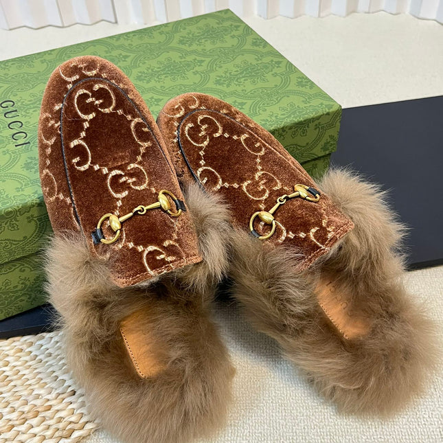 HORSEBIT MULE IN SYRUP BROWN MONOGRAM VELVET AND LAMB WOOL LINING