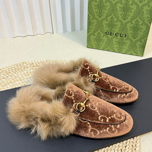 HORSEBIT MULE IN SYRUP BROWN MONOGRAM VELVET AND LAMB WOOL LINING