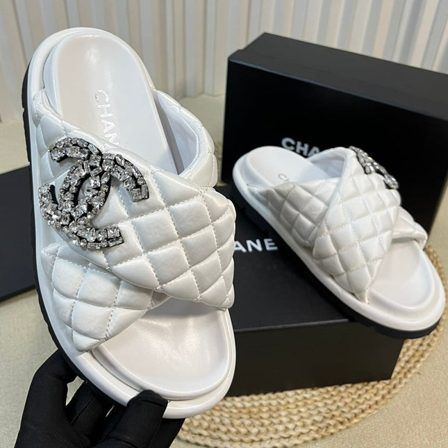 Women's slippers with two crossed straps sheepskins white