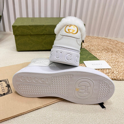 SNEAKER IN RICE WHITE CALFSKIN AND LAMB WOOL LINING