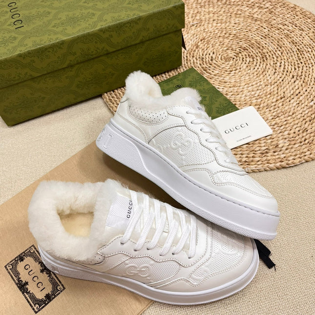 SNEAKER IN RICE WHITE CALFSKIN AND LAMB WOOL LINING
